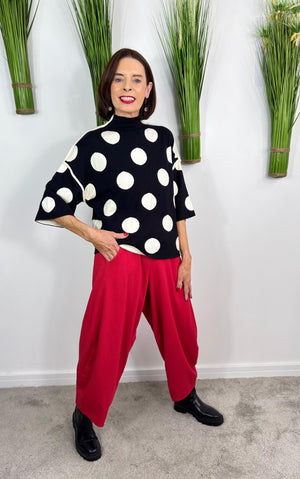 October top in black with beige polka dots -