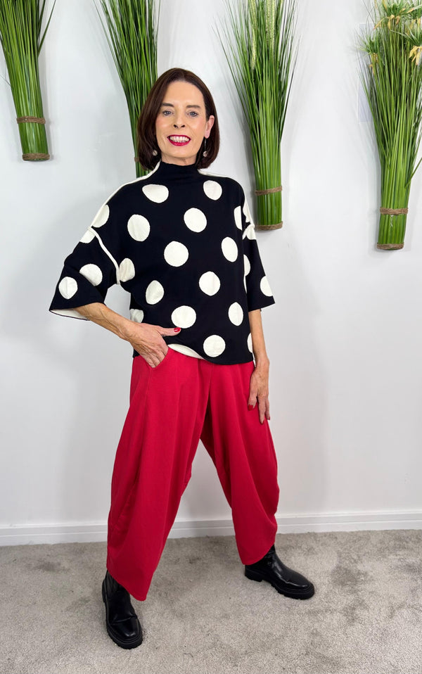 October top in black with beige polka dots -