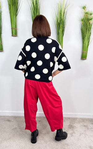 October top in black with beige polka dots -