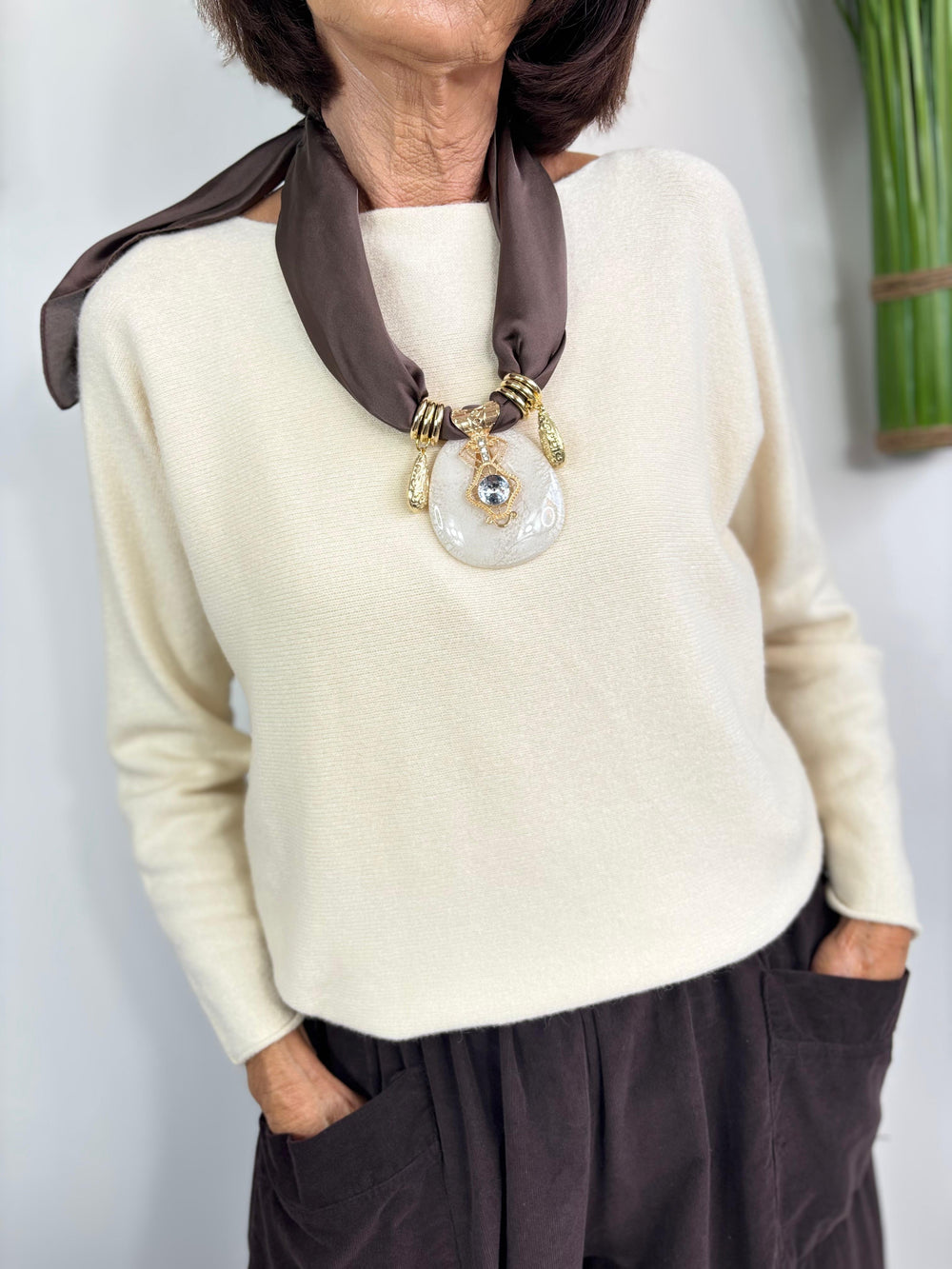 New York necklace chocalate