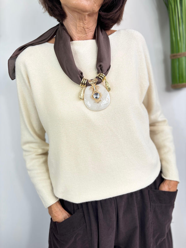 New York necklace chocalate