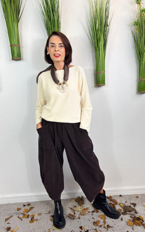 New York necklace chocalate