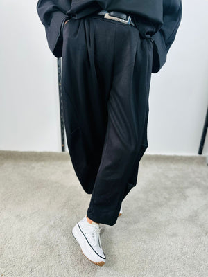 Lorenzo Cocoon Trousers in black -