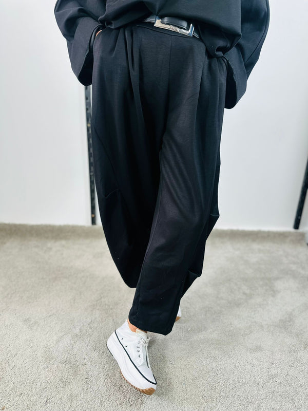 Lorenzo Cocoon Trousers in black -