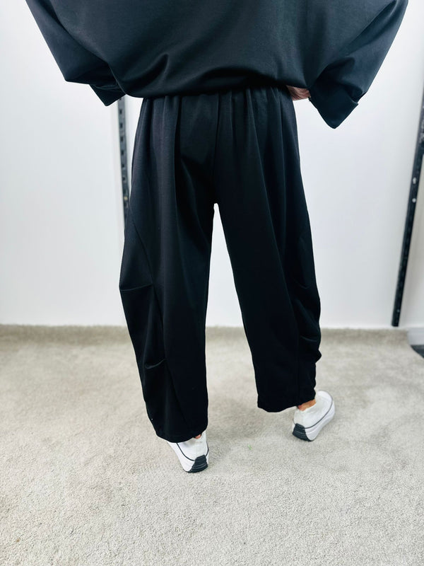 Lorenzo Cocoon Trousers in black -