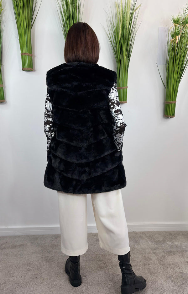 Betty faux fur gilet in black