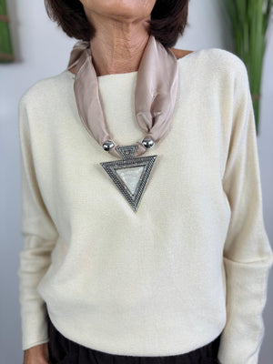 Manhattan Necklace in Silver/ beige