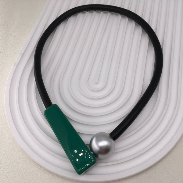 PEARL MAGNETIC FASTENING JADE GREEN RUBBER NECKLACE