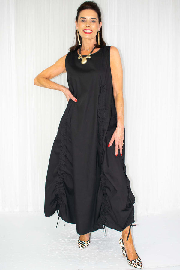 Ryleigh Ruched Sleeveless Dress In Black
