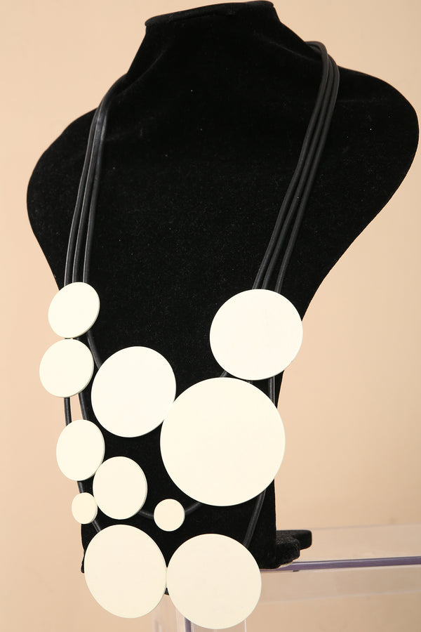 Fashion Simple Acrylic Necklace In Beige Wood Circle SS23