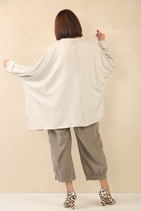 Iizzy HIGH-LOW SWEATSHIRT in Stone color