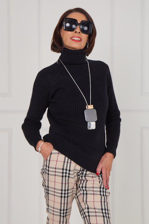 Margo polar neck in black