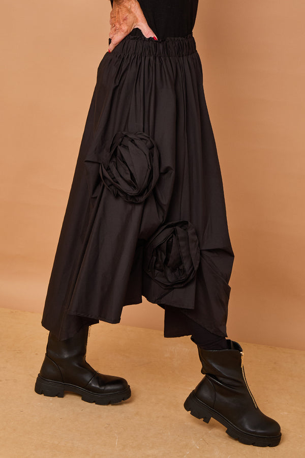 Margo waterfall skirt in Black