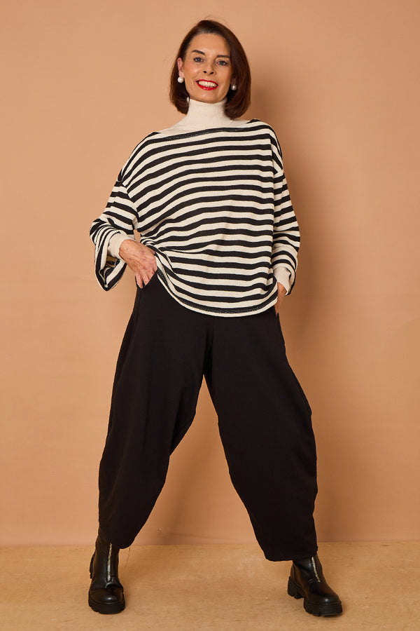 Marlo top in black and beige