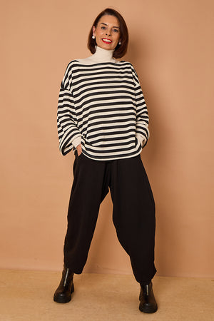 Marlo top in black and beige