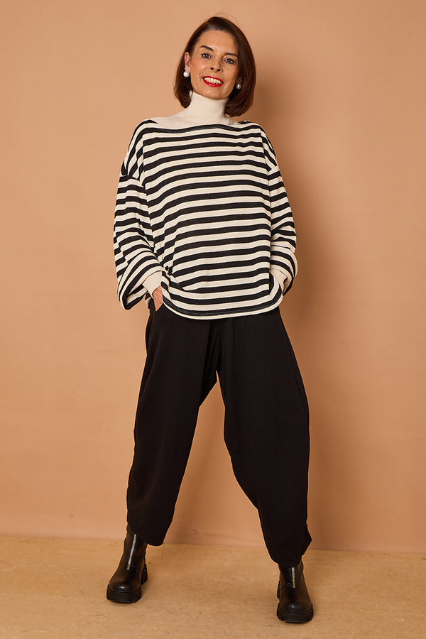 Marlo top in black and beige