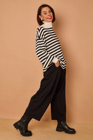 Marlo top in black and beige