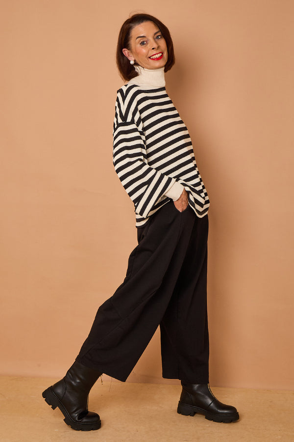 Marlo top in black and beige