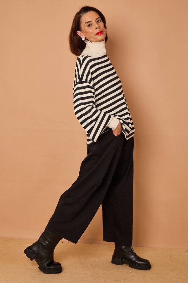 Marlo top in black and beige