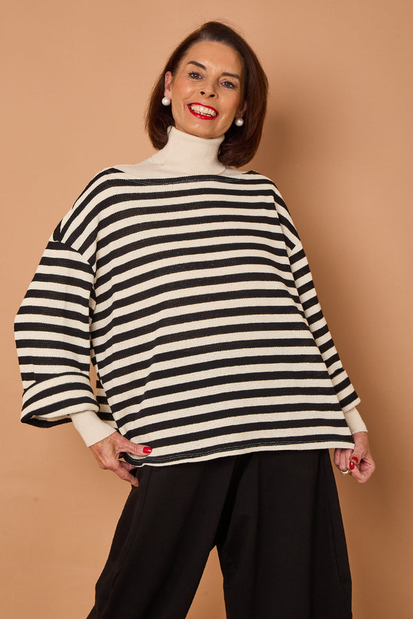 Marlo top in black and beige