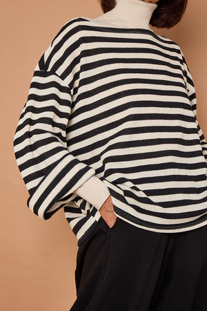 Marlo top in black and beige
