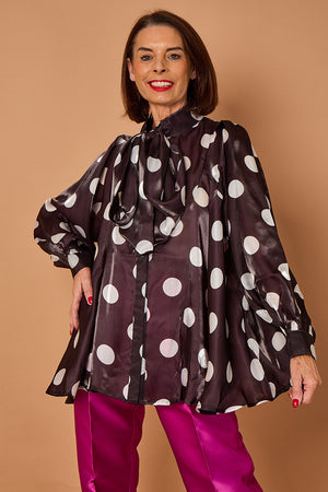 Lara shirt in black with white polka dots