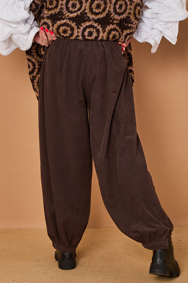 Sabrina pin cord trousers in chocolate