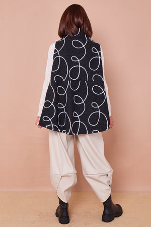 Portobello Tank top in black and cream