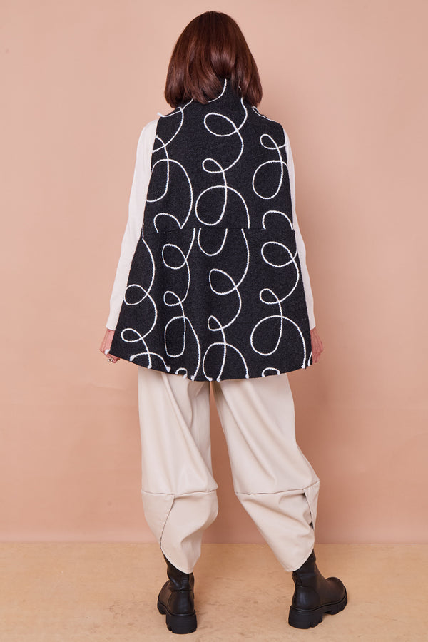 Portobello Tank top in black and cream