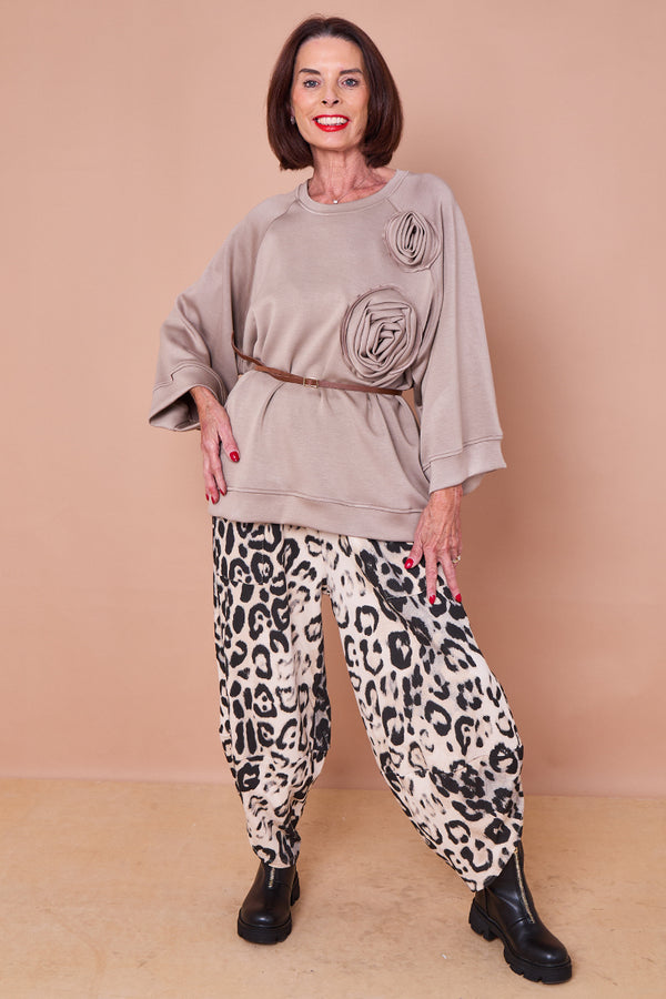 Dora oplay flower top in mocha