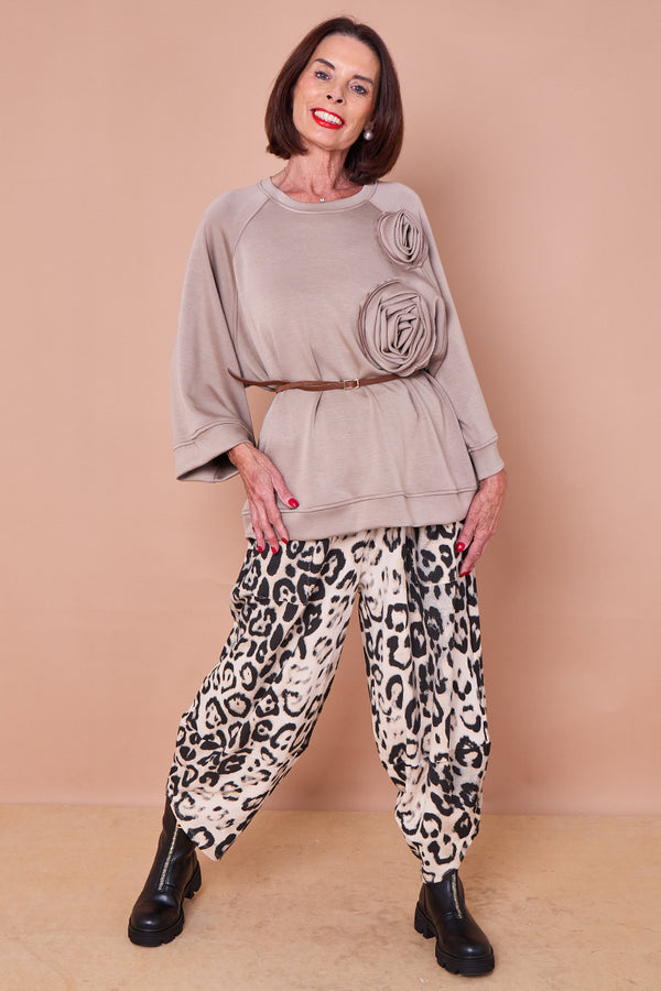 Dora oplay flower top in mocha