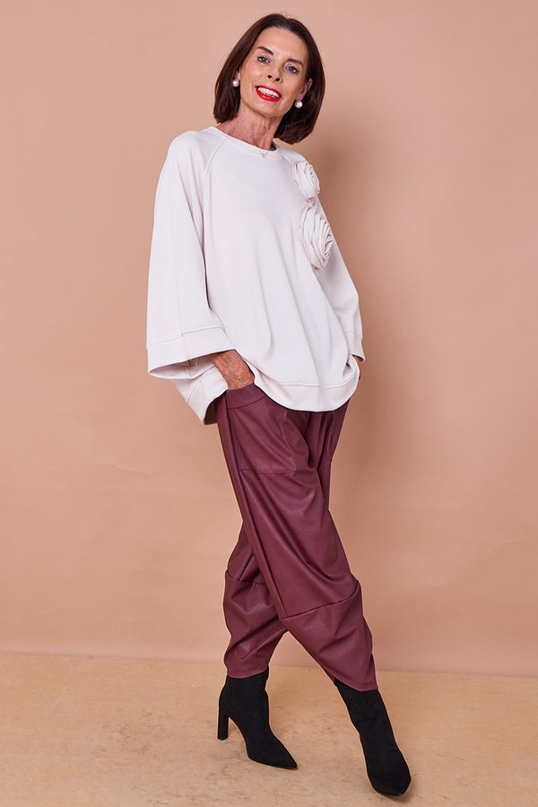 Dora oplay flower top in Beige