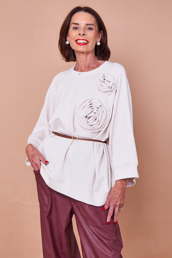 Dora oplay flower top in Beige