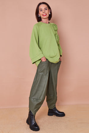 Dora oplay flower top in pistachio