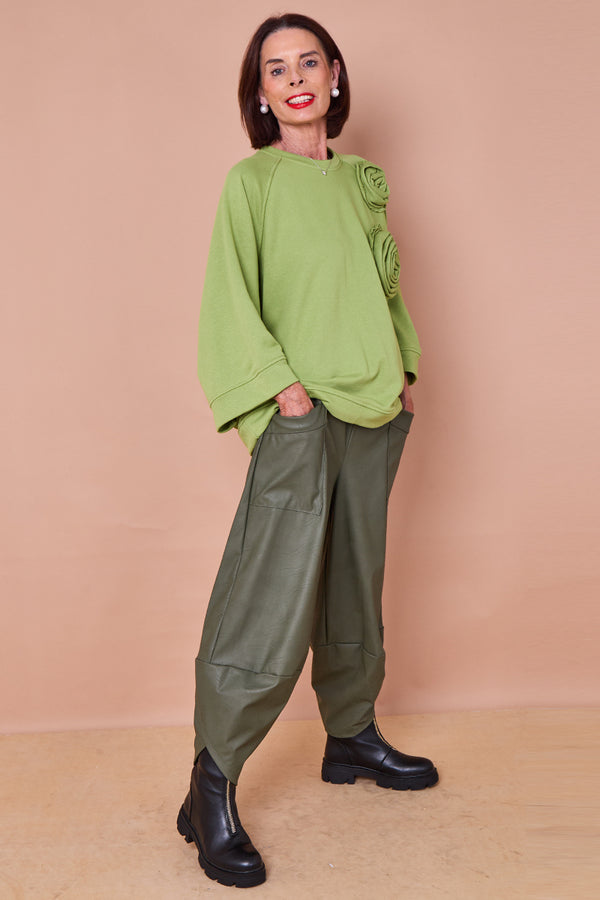 Dora oplay flower top in pistachio