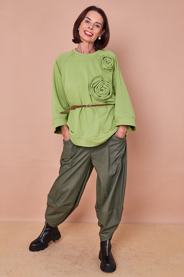 Dora oplay flower top in pistachio