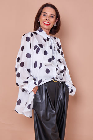 Lara shirt in white with black polka dots