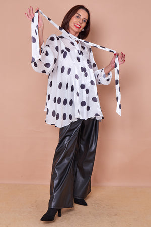 Lara shirt in white with black polka dots