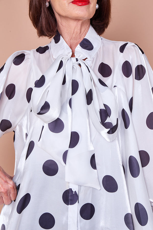 Lara shirt in white with black polka dots