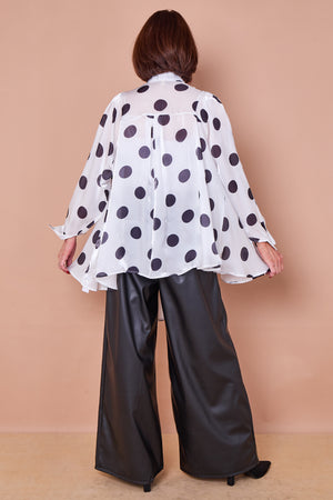 Lara shirt in white with black polka dots