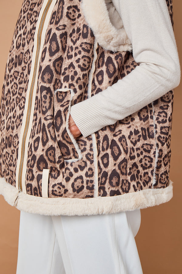 Jena gilet in leopard print