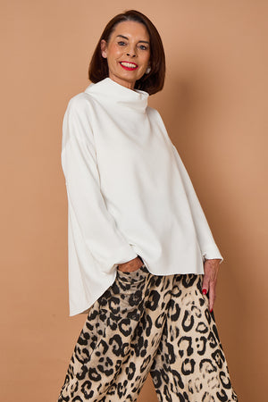 Catilina Top in winter white pre /order delevery date 30th october