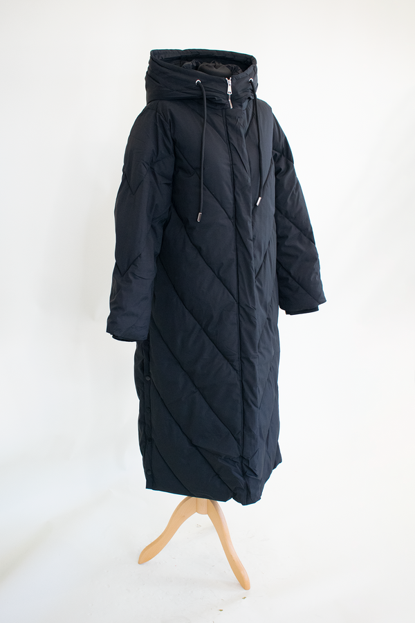 Loraya Hooded Puffer Coat with Quilted Design in Black