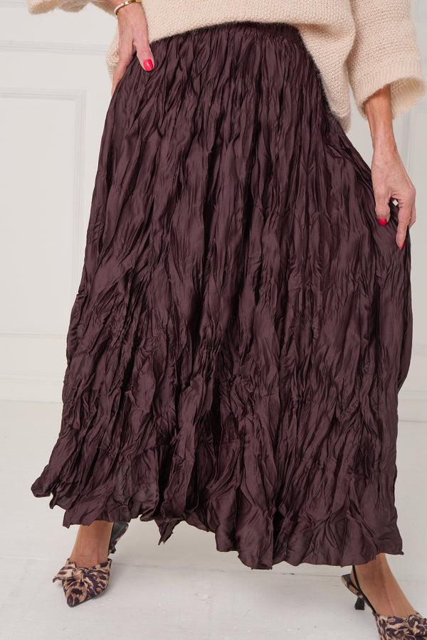 CHLOE CRINKLE SKIRT IN chocolate