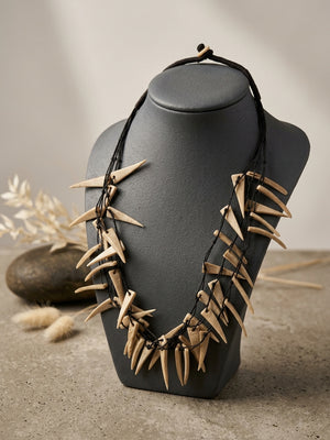 Edvina necklace in beige