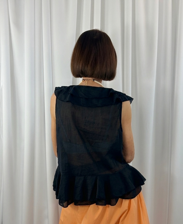 Tuscany ruffle top in black