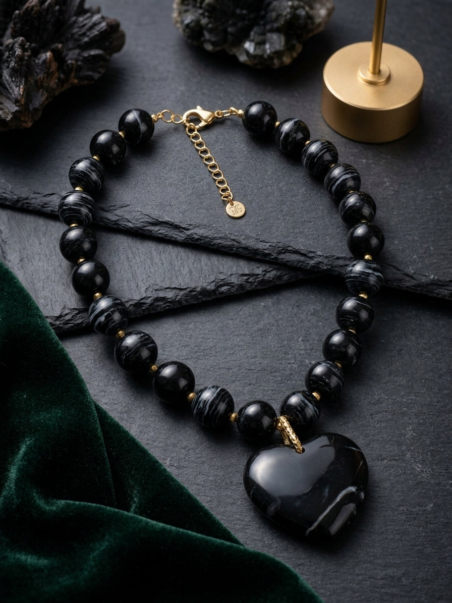 Alexandra necklace in black