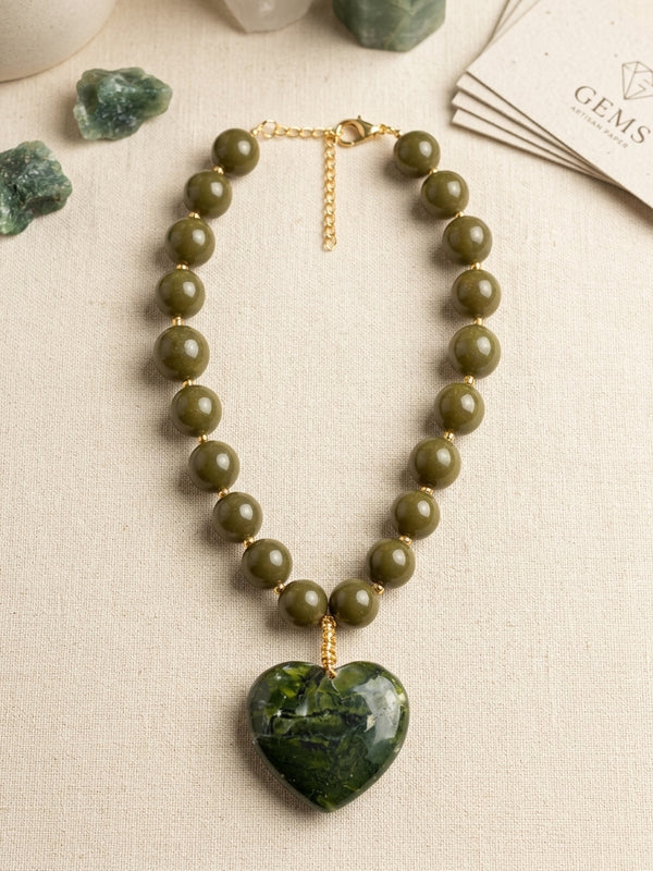 Alexandra necklace in olive