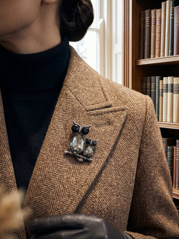 Manhattan brooch