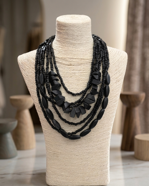 Selma Necklace in black